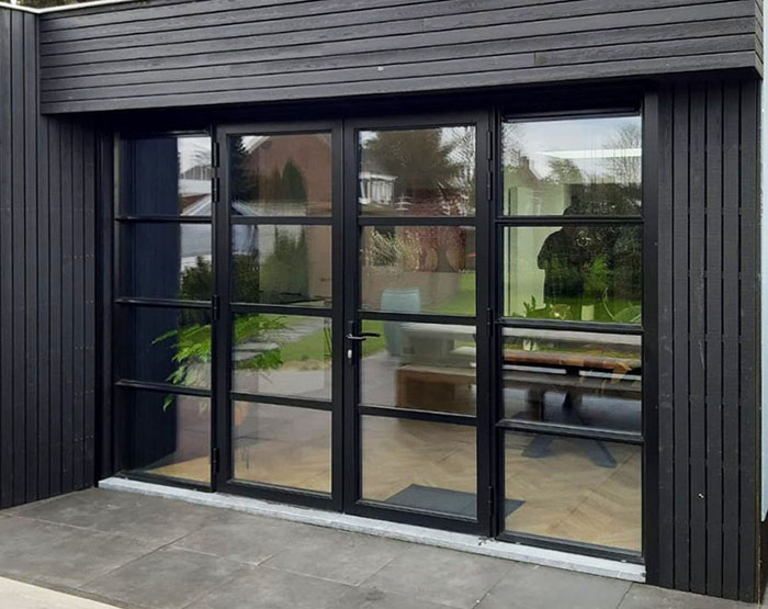 Thi công cửa sắt hộp 4 cánh